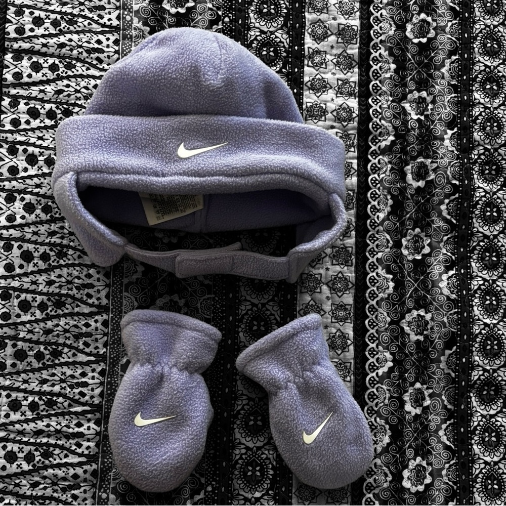 Nike Baby Girl Hat and Mittens Set Lavender Toddler